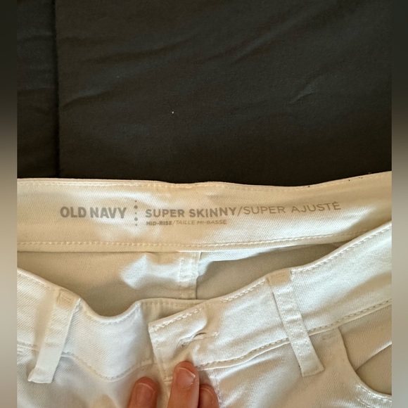 White Skinny Jeans Old Navy size 6 WORN ONCE - Picture 2 of 5